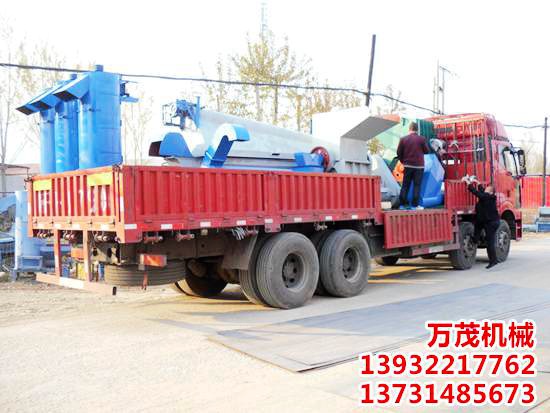 80型聚酯破碎機裝車